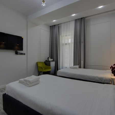 בישקק Aisha Hotel מראה חיצוני תמונה