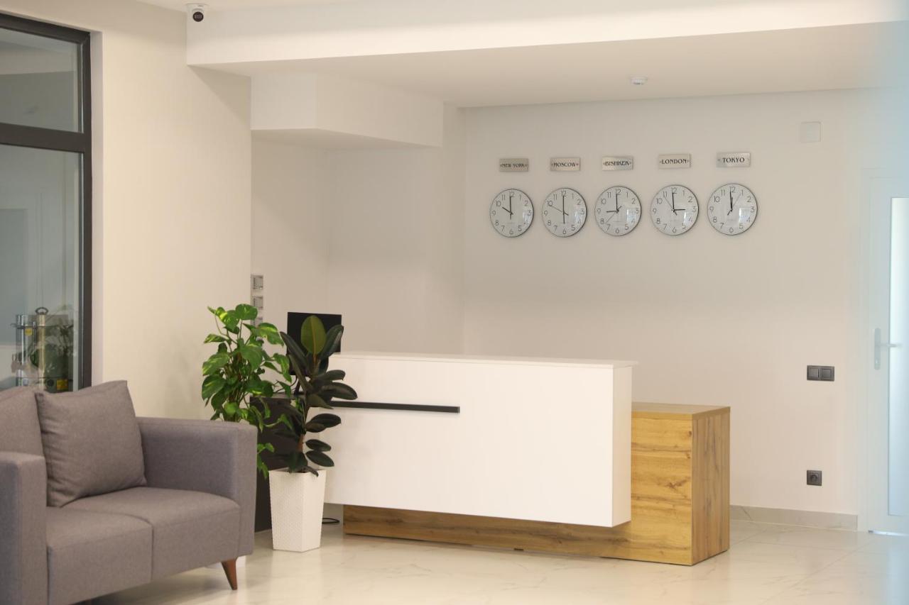 בישקק Aisha Hotel מראה חיצוני תמונה