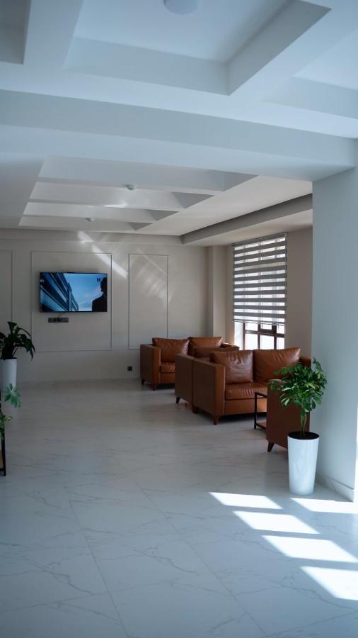 בישקק Aisha Hotel מראה חיצוני תמונה