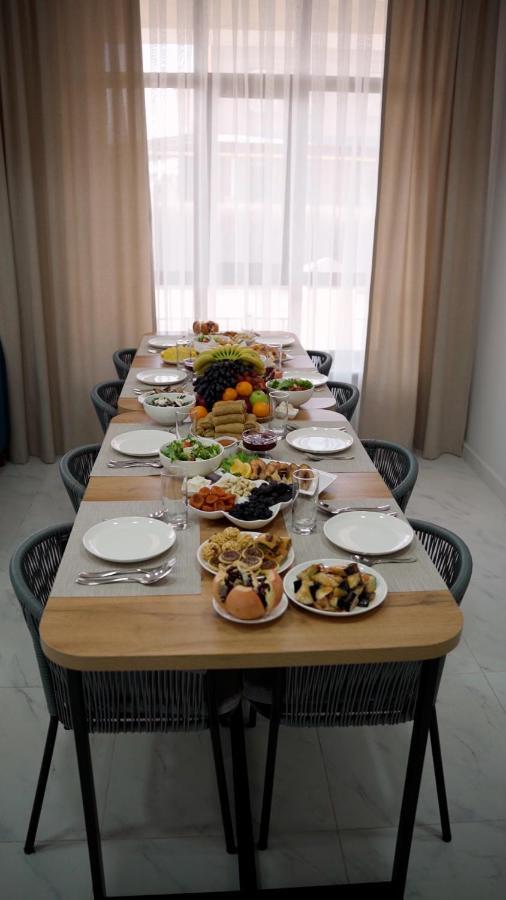 בישקק Aisha Hotel מראה חיצוני תמונה