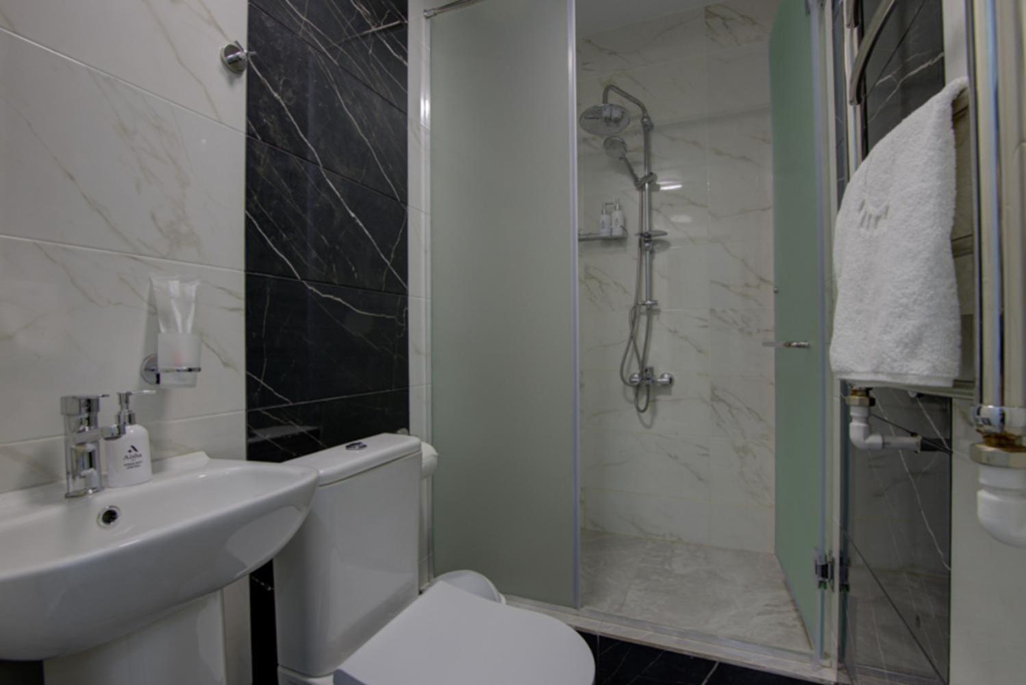 בישקק Aisha Hotel מראה חיצוני תמונה