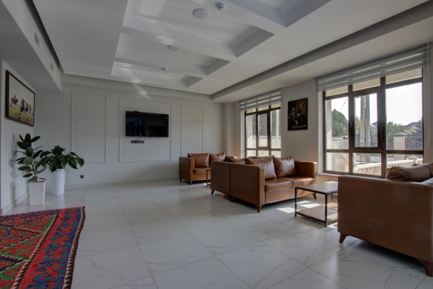 בישקק Aisha Hotel מראה חיצוני תמונה