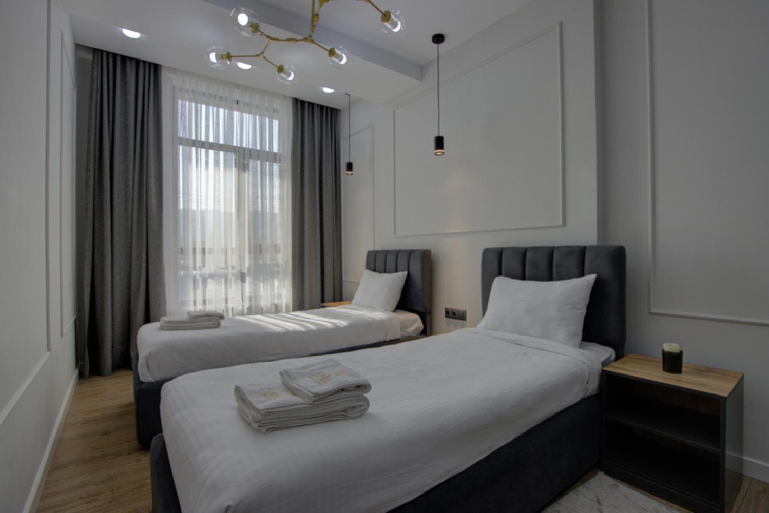 בישקק Aisha Hotel מראה חיצוני תמונה