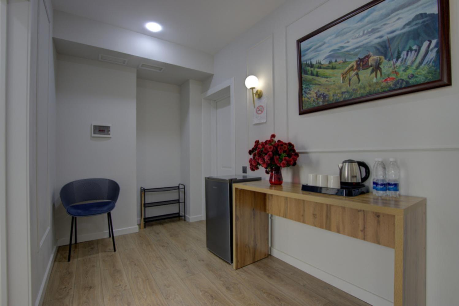 בישקק Aisha Hotel מראה חיצוני תמונה
