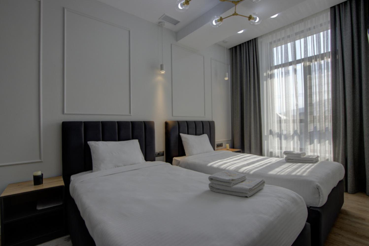 בישקק Aisha Hotel מראה חיצוני תמונה