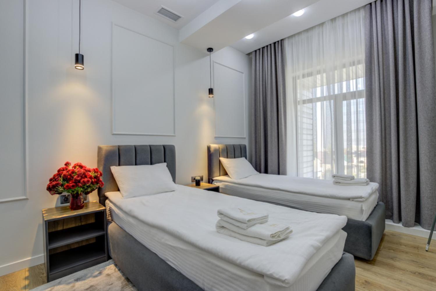 בישקק Aisha Hotel מראה חיצוני תמונה