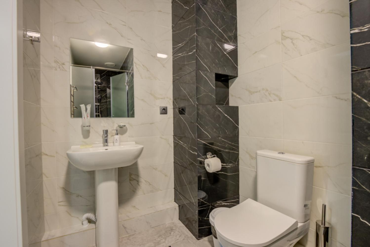 בישקק Aisha Hotel מראה חיצוני תמונה