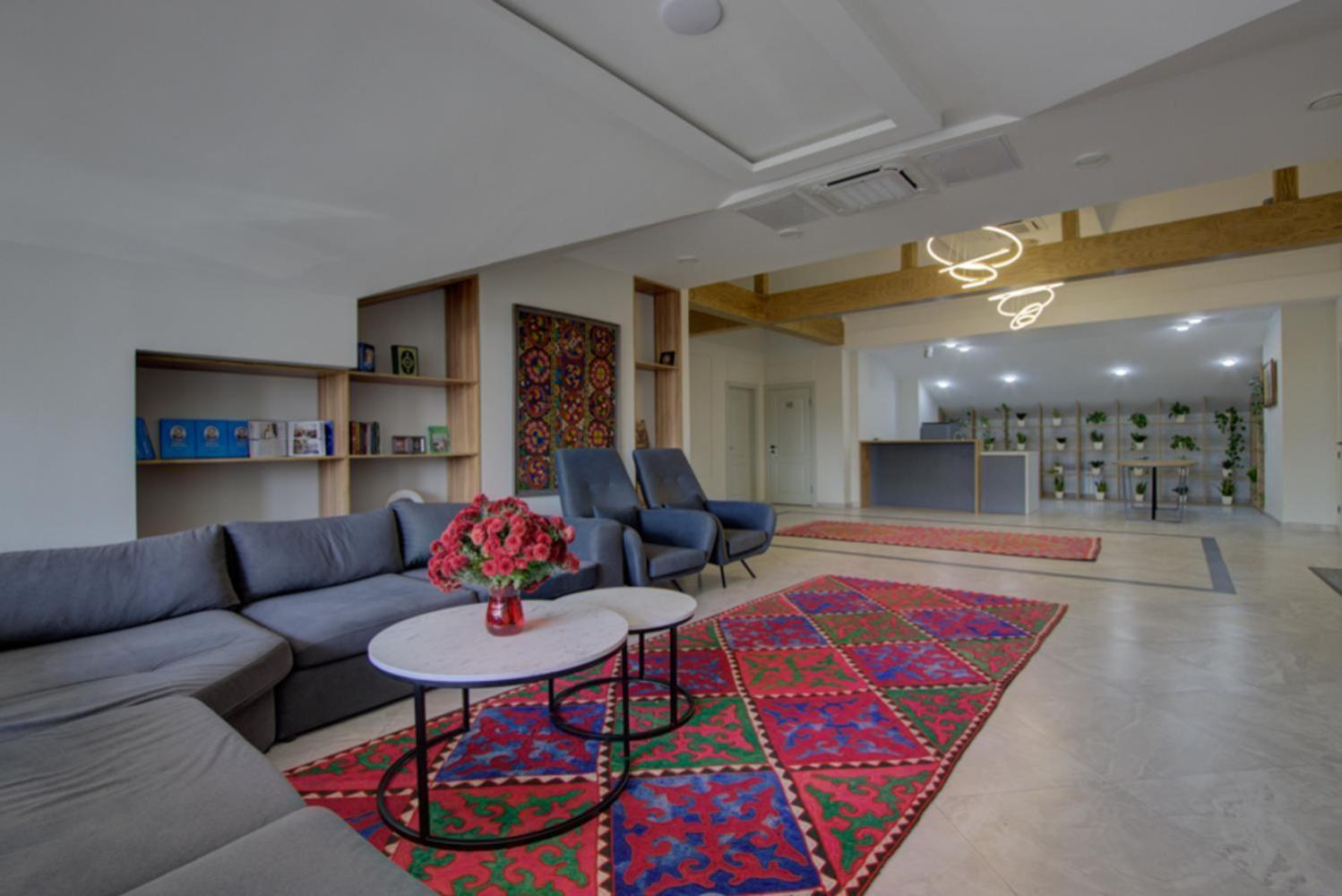 בישקק Aisha Hotel מראה חיצוני תמונה