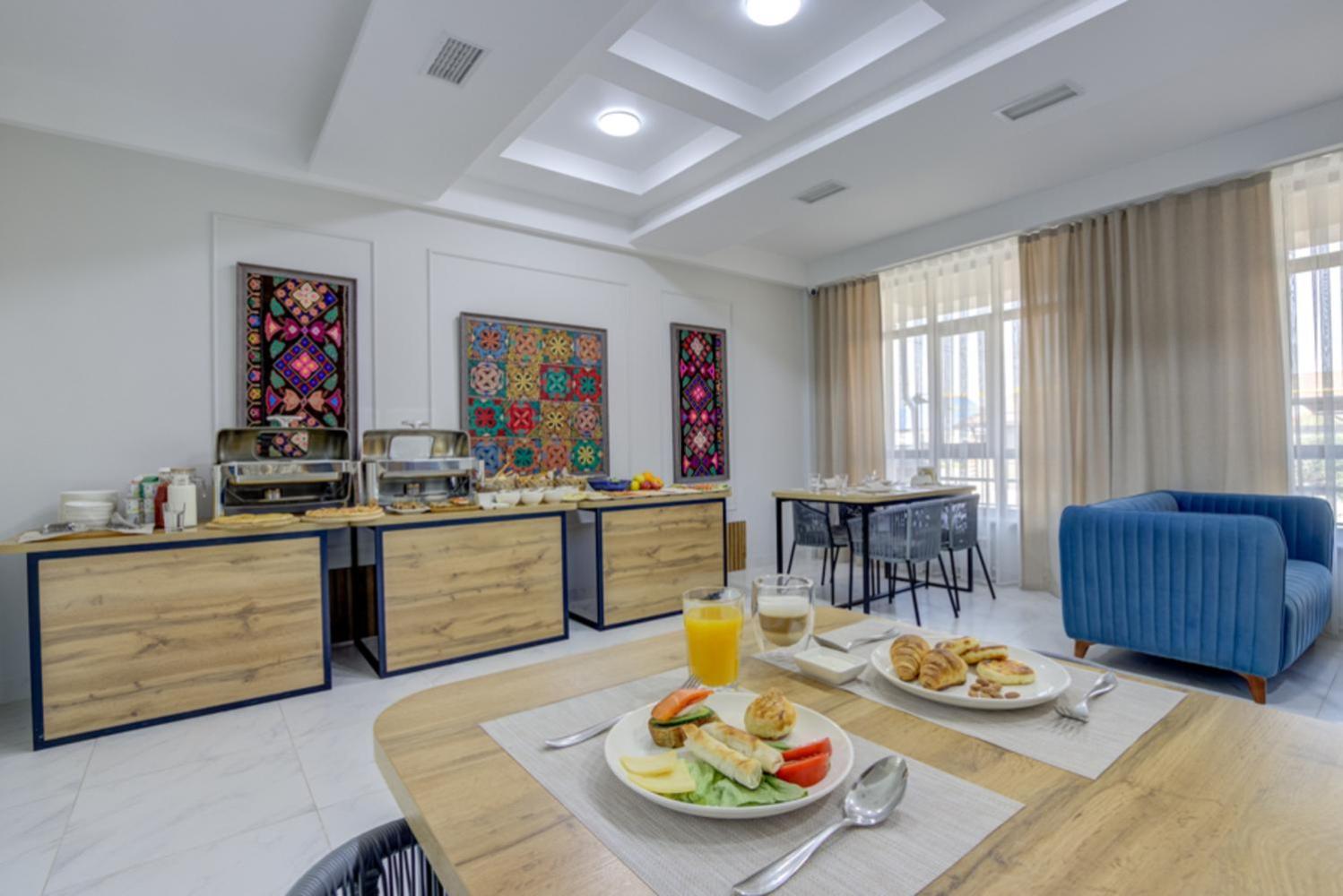 בישקק Aisha Hotel מראה חיצוני תמונה