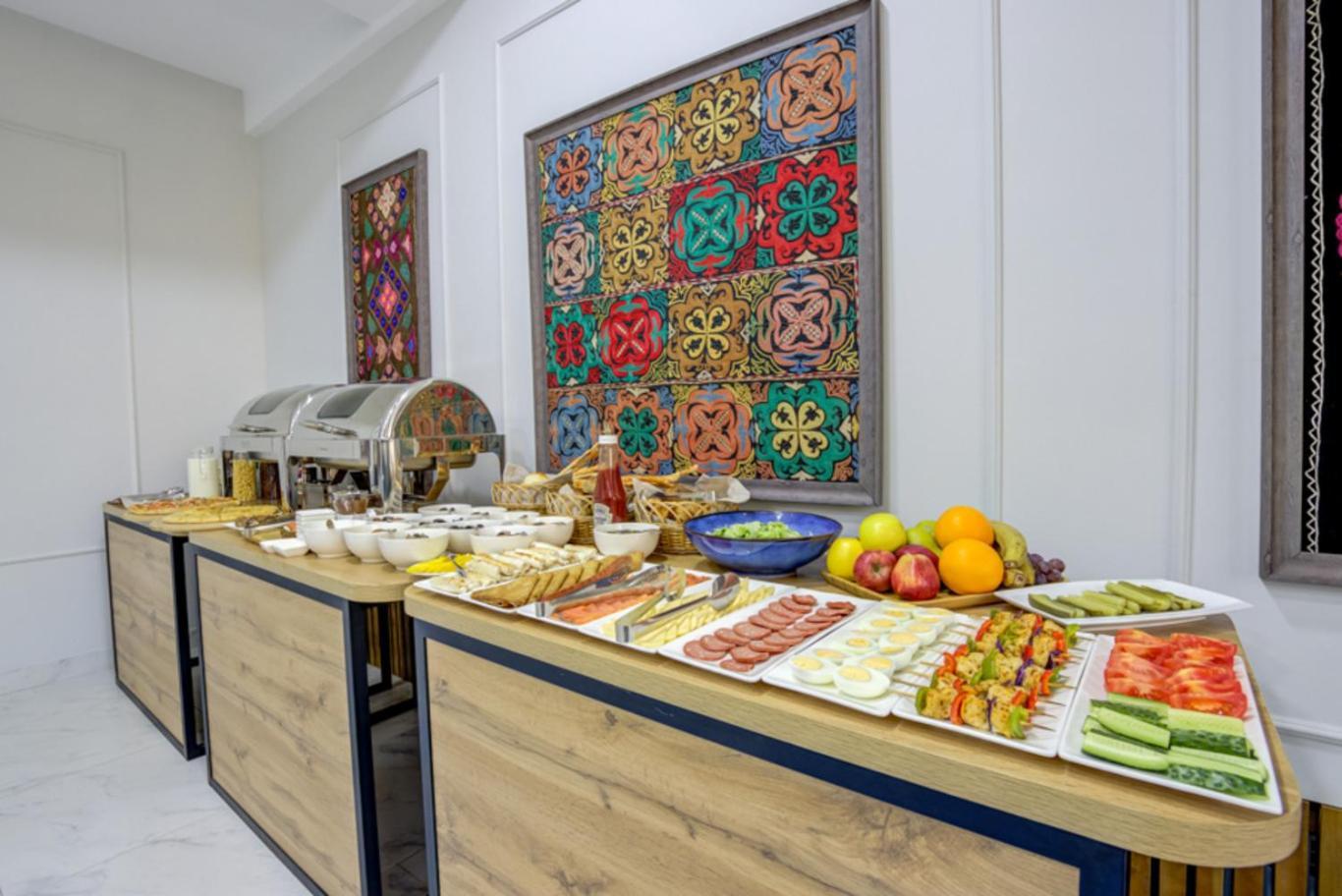 בישקק Aisha Hotel מראה חיצוני תמונה